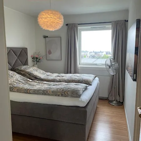 Leilighet With Sea View - Free Parking *