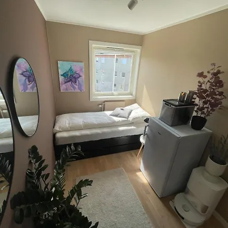 Large Family Near Oslo - 3 Bedrooms, Free Parking, Balcony リレストロム