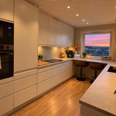 Large Family Near Oslo - 3 Bedrooms, Free Parking, Balcony Apartment Lillestrøm