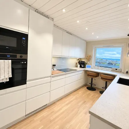 Apartment Large Family Near Oslo - 3 Bedrooms, Free Parking, Balcony
