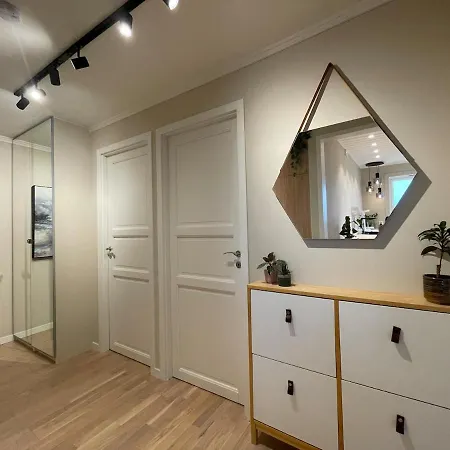 Large Family Near Oslo - 3 Bedrooms, Free Parking, Balcony 릴레스트룀