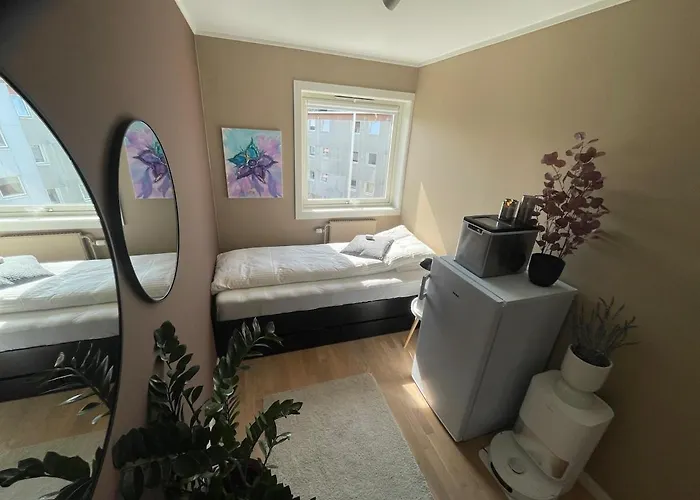 Large Family Near Oslo - 3 Bedrooms, Free Parking, Balcony 릴레스트룀